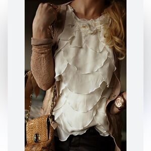 Ann Taylor Cream Ruffle Lined Sleeveless Blouse Size M 100% silk